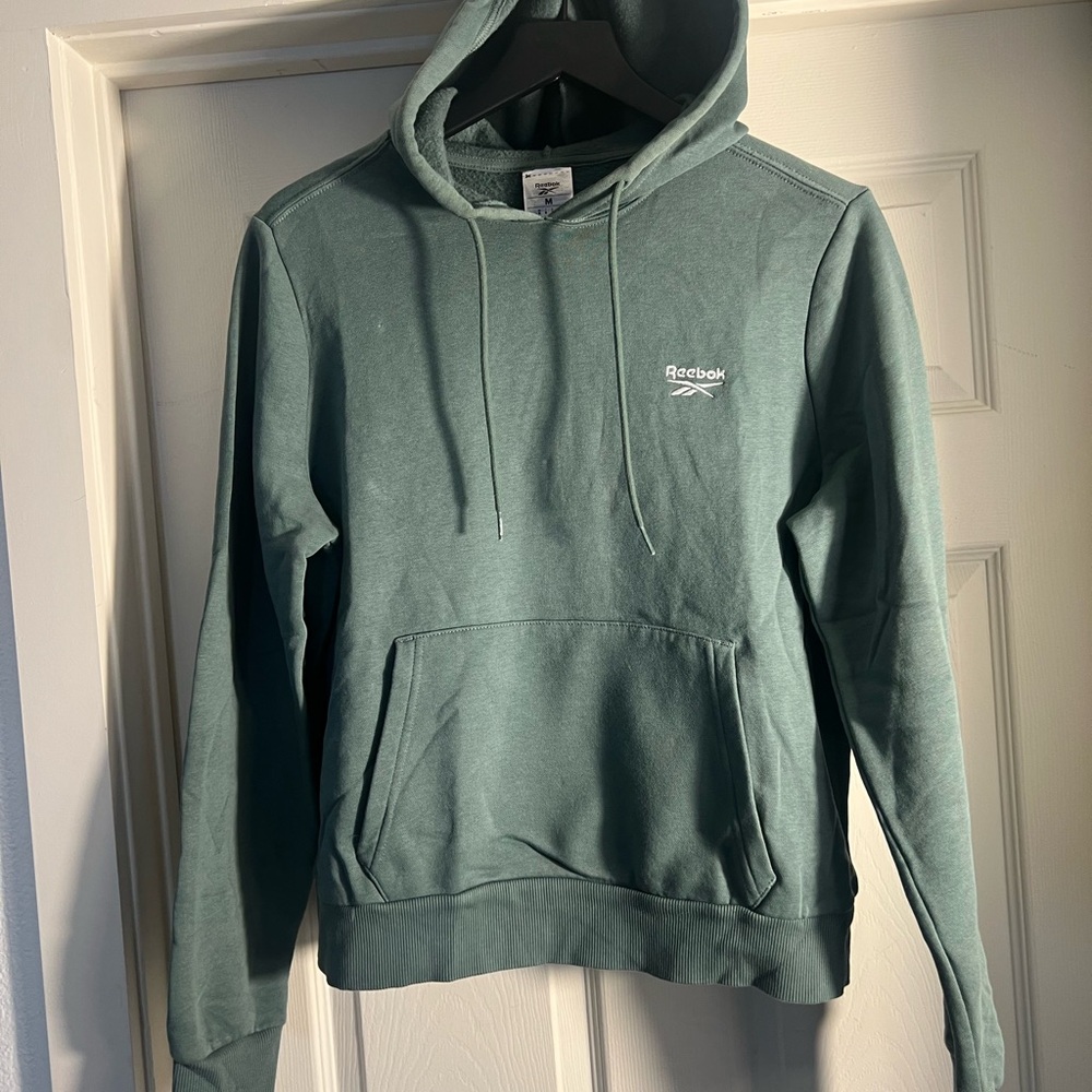 Reebok Women’s Sage Green Pullover Hoodie size M